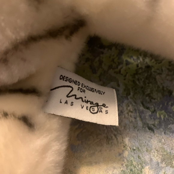 Siegfried and Roy's Mirage Stuffed Tiger Like New from Las Vegas - Picture 6 of 8